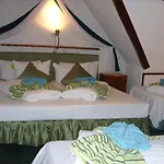Kranenturm Otel 2*